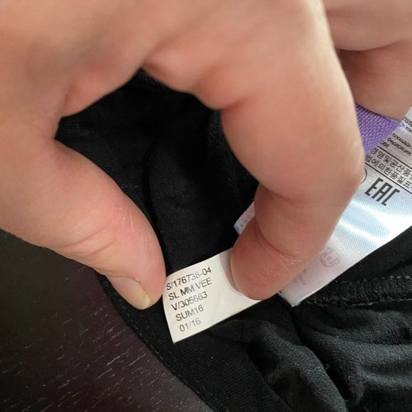 Banana Republic Women's Tank with Sheer Straps, Medium (p94) - Picture 9 of 9